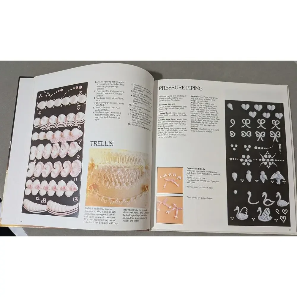 The Art of Sugarcraft: Royal Icing Hardcover Book – Brenda Purton (1996)